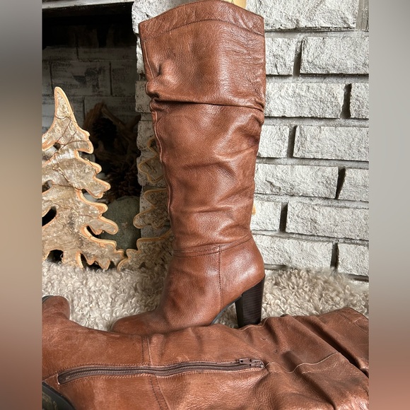 Leather knee high brown boots - Picture 2 of 6